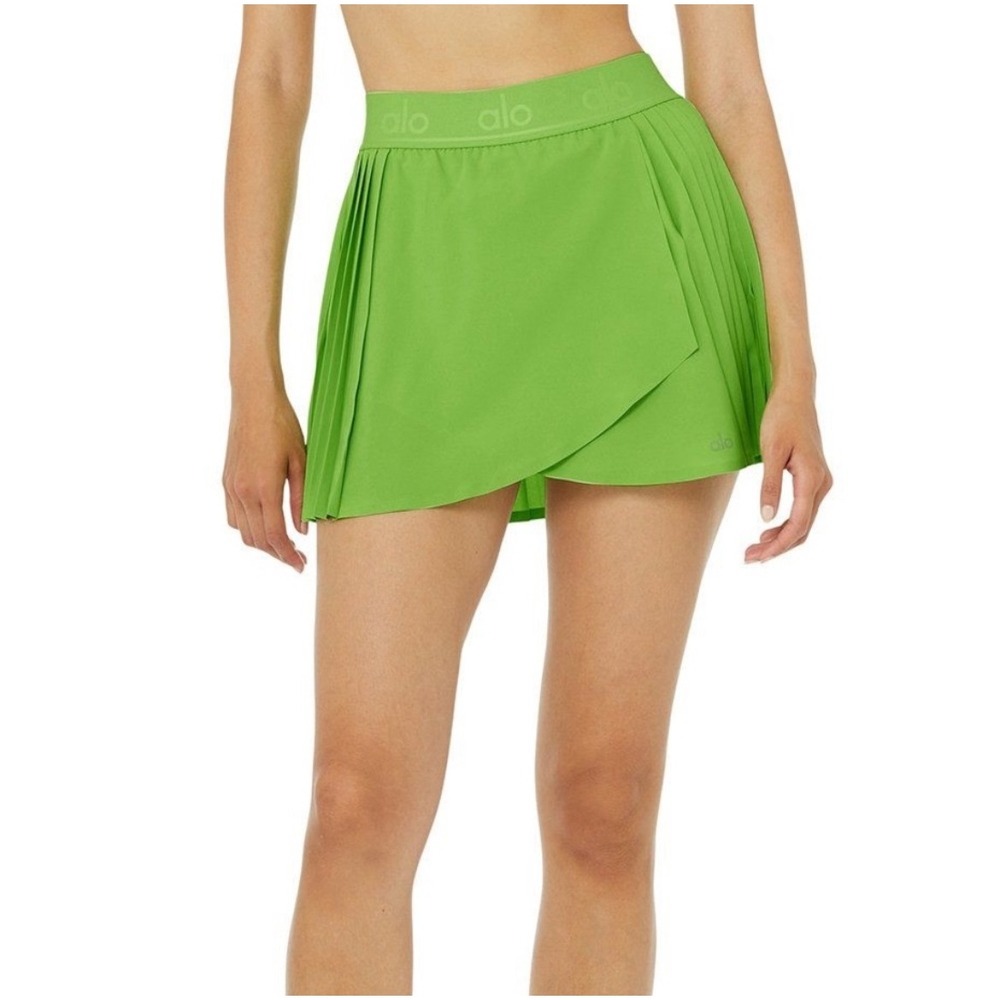ALO YOGA Aces Pleated Tennis Skirt in Green Apple